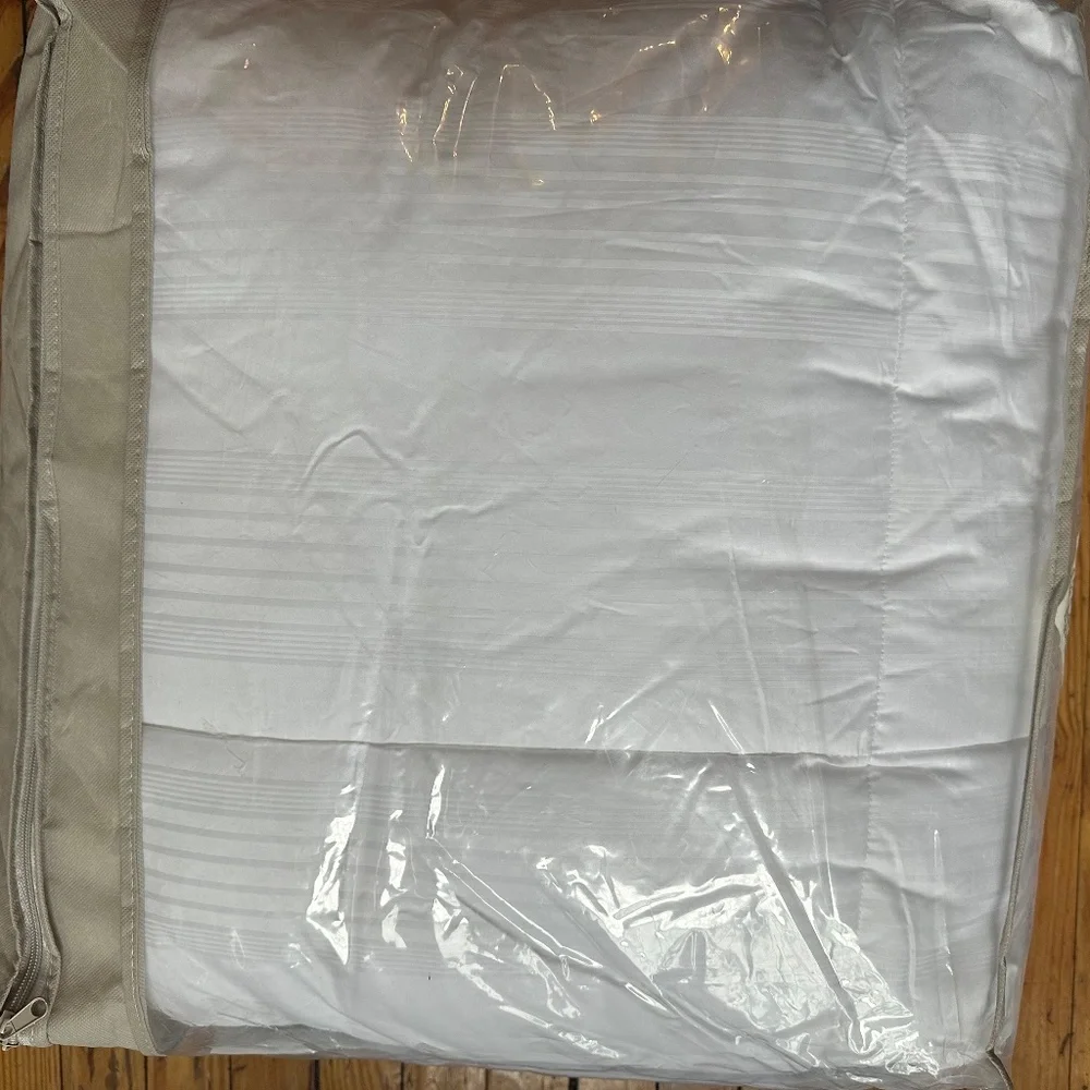 NEW! TOMMY BAHAMA Home Ultra Luxe Comforter Down Alternative King White